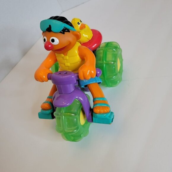 2001 Sesame Street Ernie's Splashing Fun Trike Rubber Ducky Water Toy Works - Picture 3 of 11